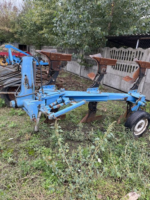 Плуг оборотний