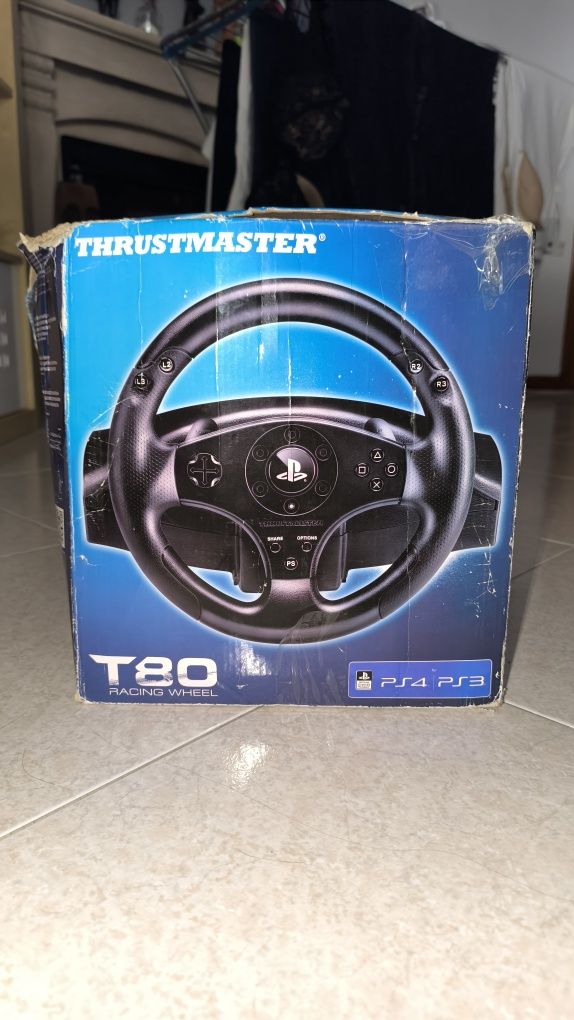 Consola PS4 1TB, 8 Jogos e Volante T 80 THRUSMASTER PS4/PS3