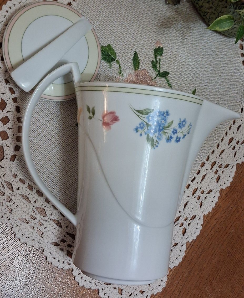 Dzbanek  firmy  Lubiana 1.20 L.