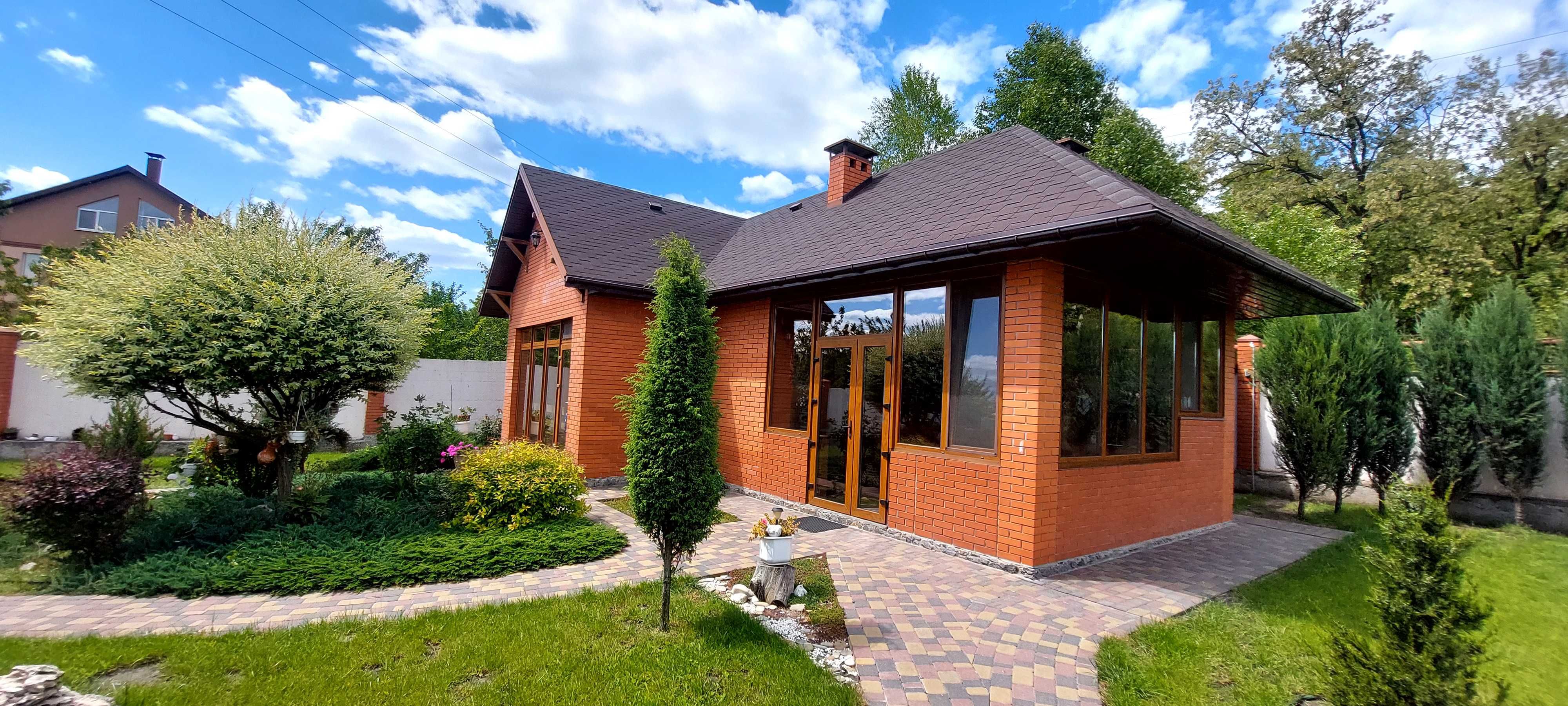 ДОМ (215м.кв).4 спальни.10 соток.Ландшафт.Баня 58000грн