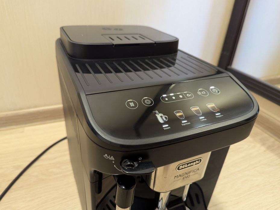 Кофеварка / Кофемашина Delonghi Magnifica Evo 2021 год