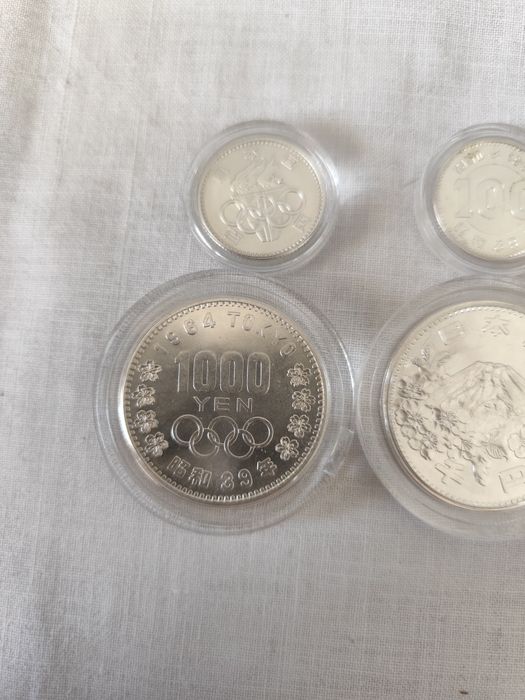 Moedas em prata japonesas 1964