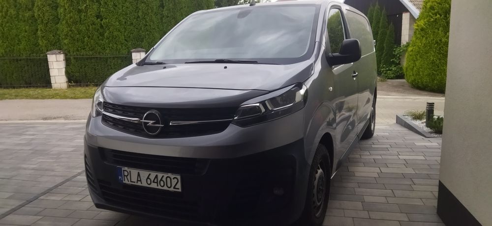 Samochód towarowy, dostawczy Opel Vivaro niski przebieg.