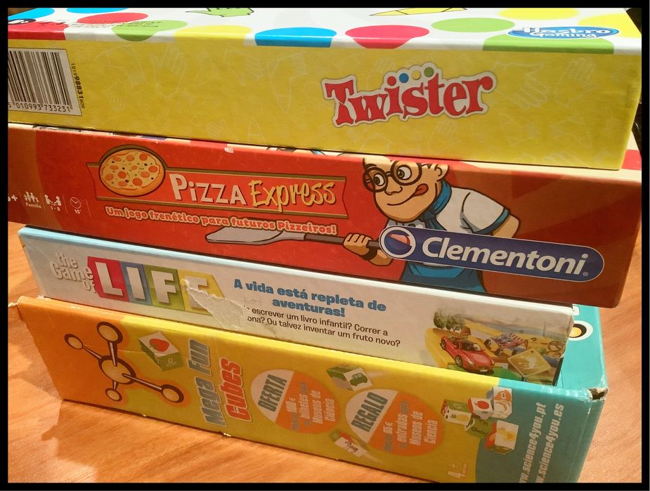 3 Jogos de Tabuleiro ‘Twister’, ‘Mega Fun Cubes’, ‘Pizza’ .
