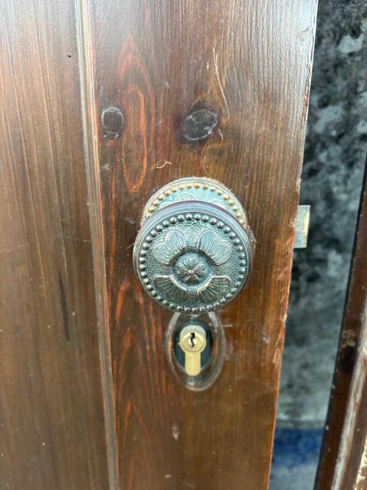 Porta rústica em madeira maciça