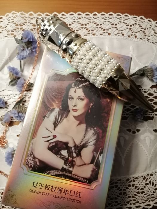 Batom lindérrimo com três tonalidades diferentes