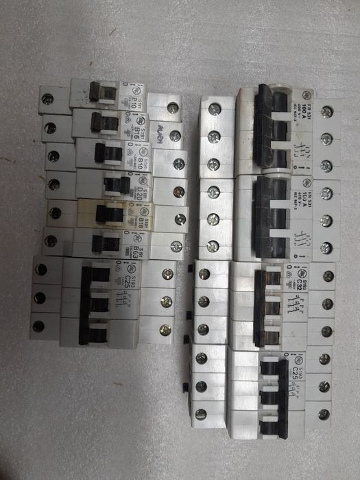 Bezpieczniki wyłaczniki 1 i 3 fazowe zestaw