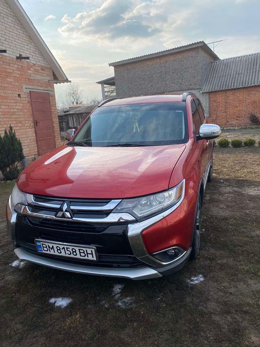 Mitsubashi outlander 2016 рік