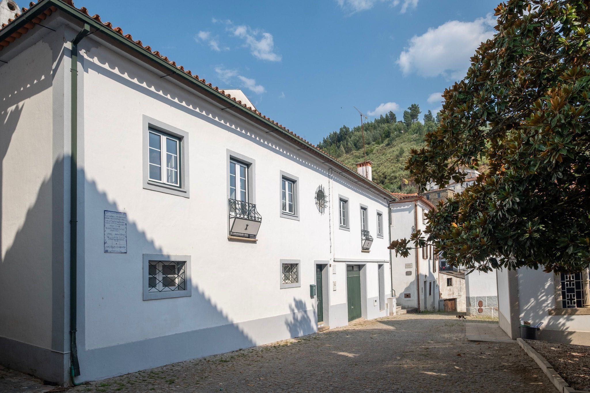Casa T4 em estilo fazenda com anexo separado para alugar em Benfeita