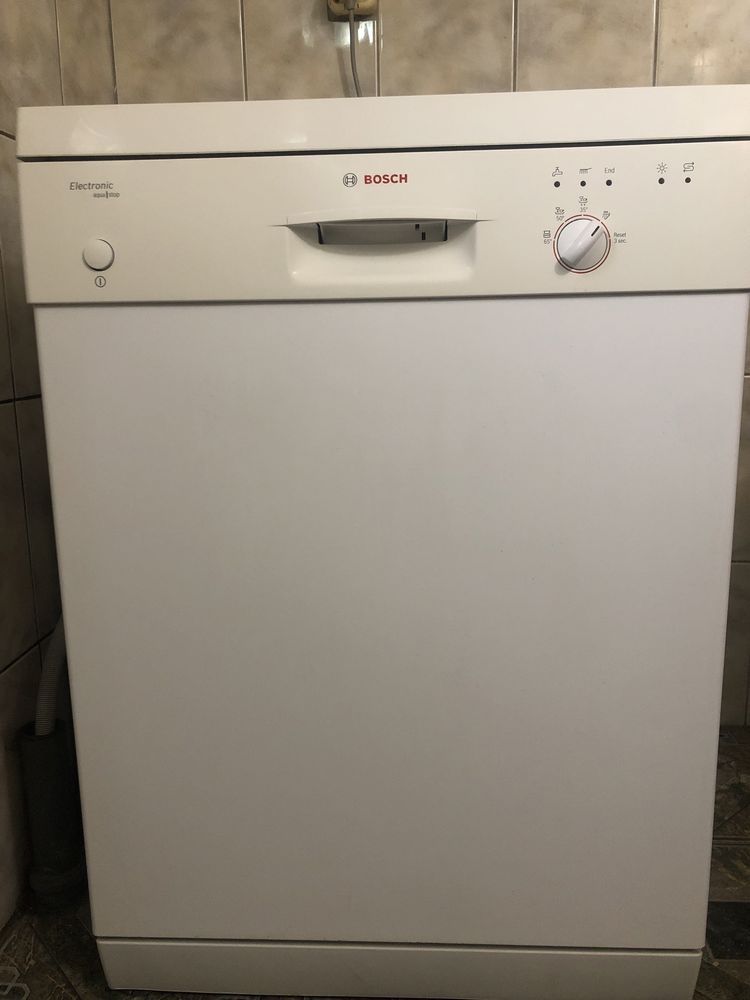 Посудомийна машинка BOSCH