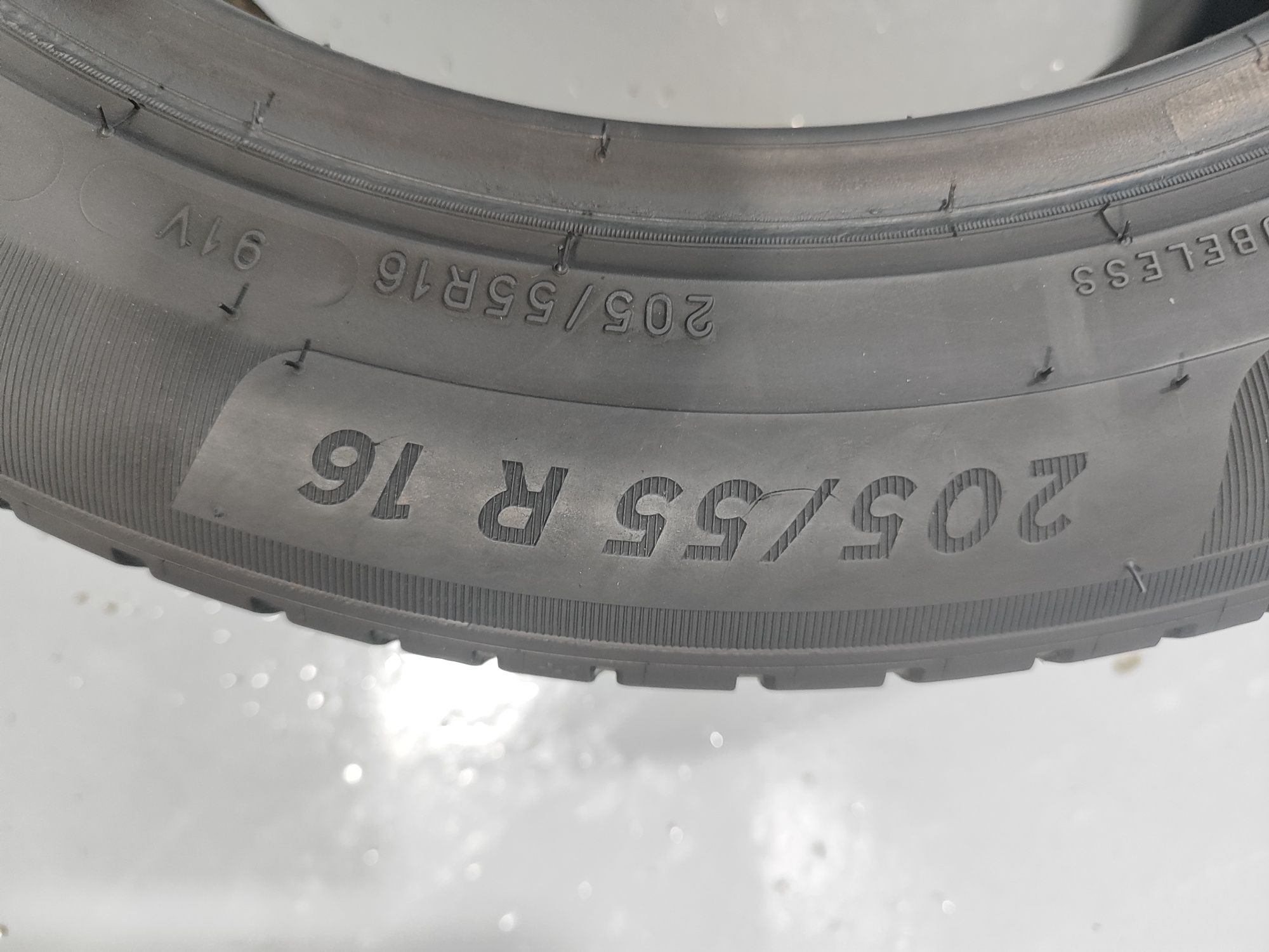 2 pneus semi novos 205-55R16 Michelin - Oferta dos Portes