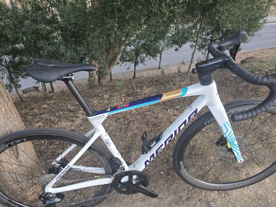 Merida com 105 di2 e rodas carbono