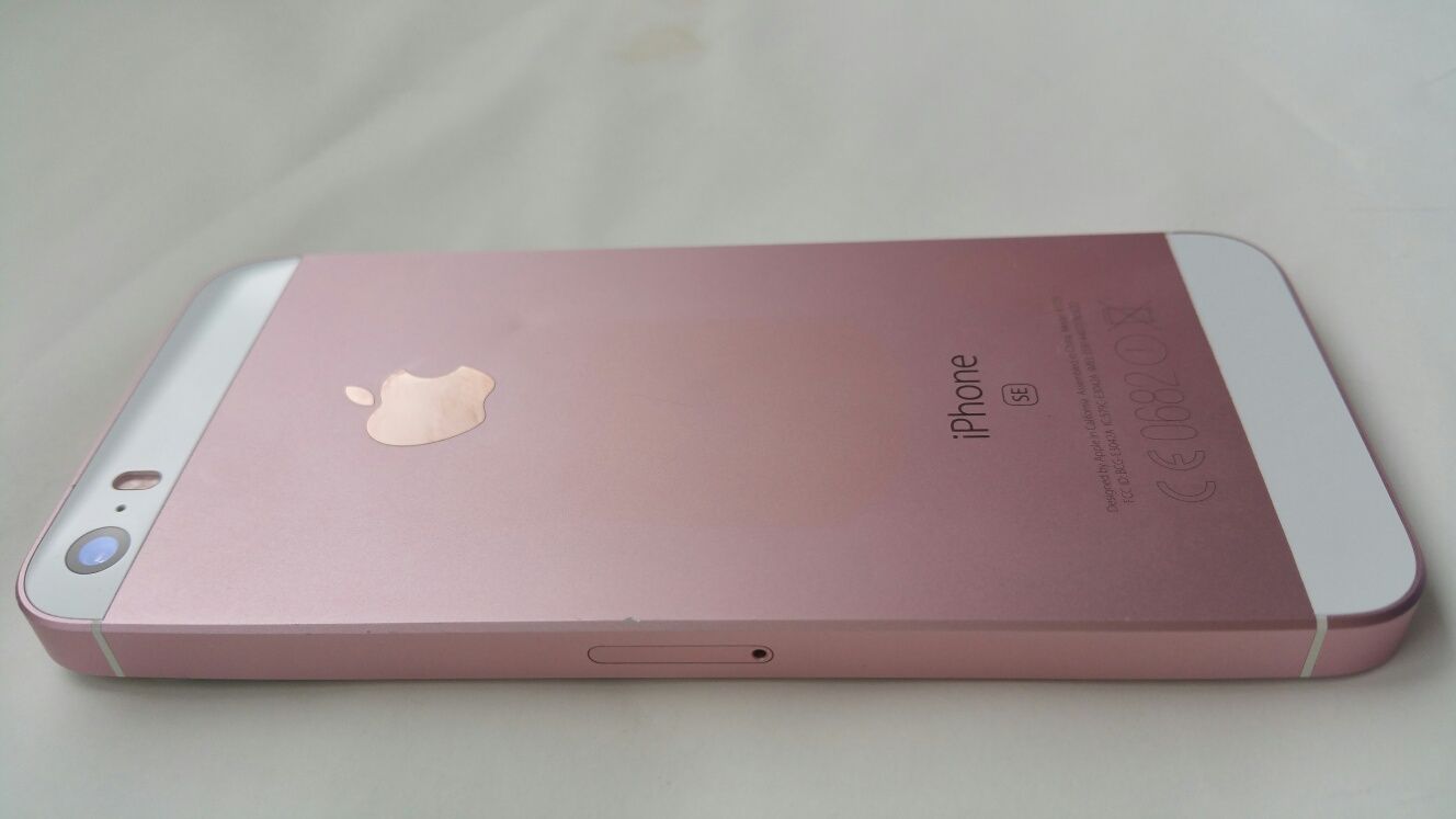 iPhone SE rose gold