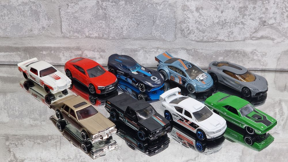 Hot Wheels novos e antigos