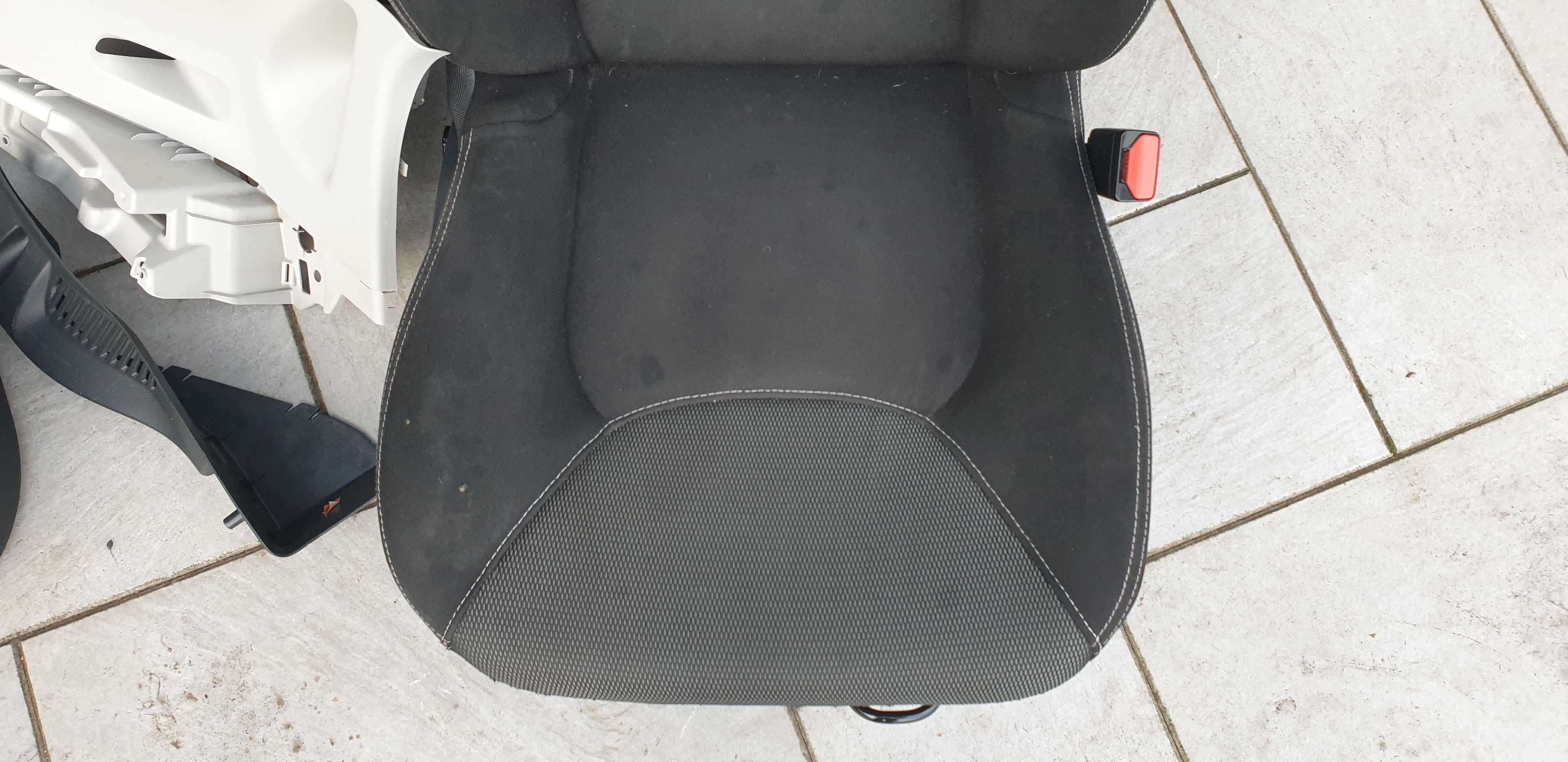 Renault clio IV 4 tylna kanapa fotel przekładka z vana pasy boczki /35