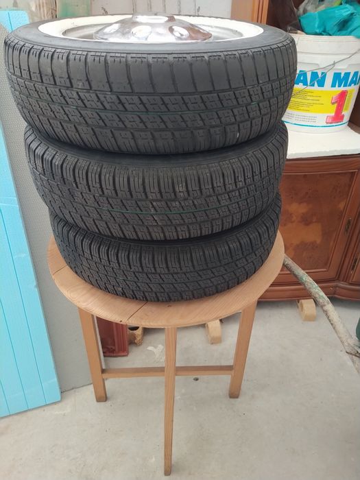 Vendo jantes ferro R12/ tampos e o volante para ke20