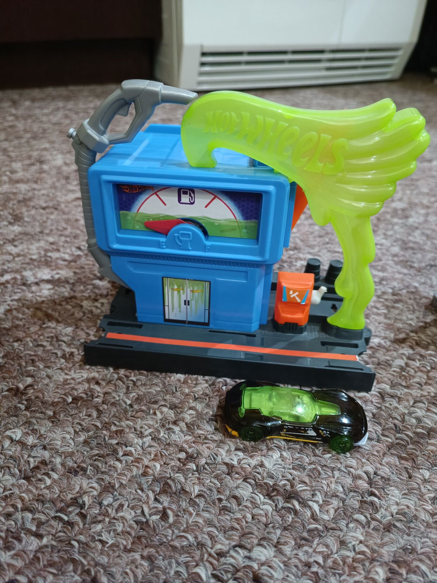 Hot wheels заправка.