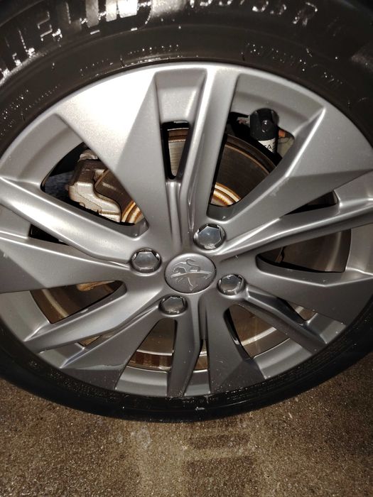 Peugeot e 208, garantia baterias 8 anos ou 160 000 km