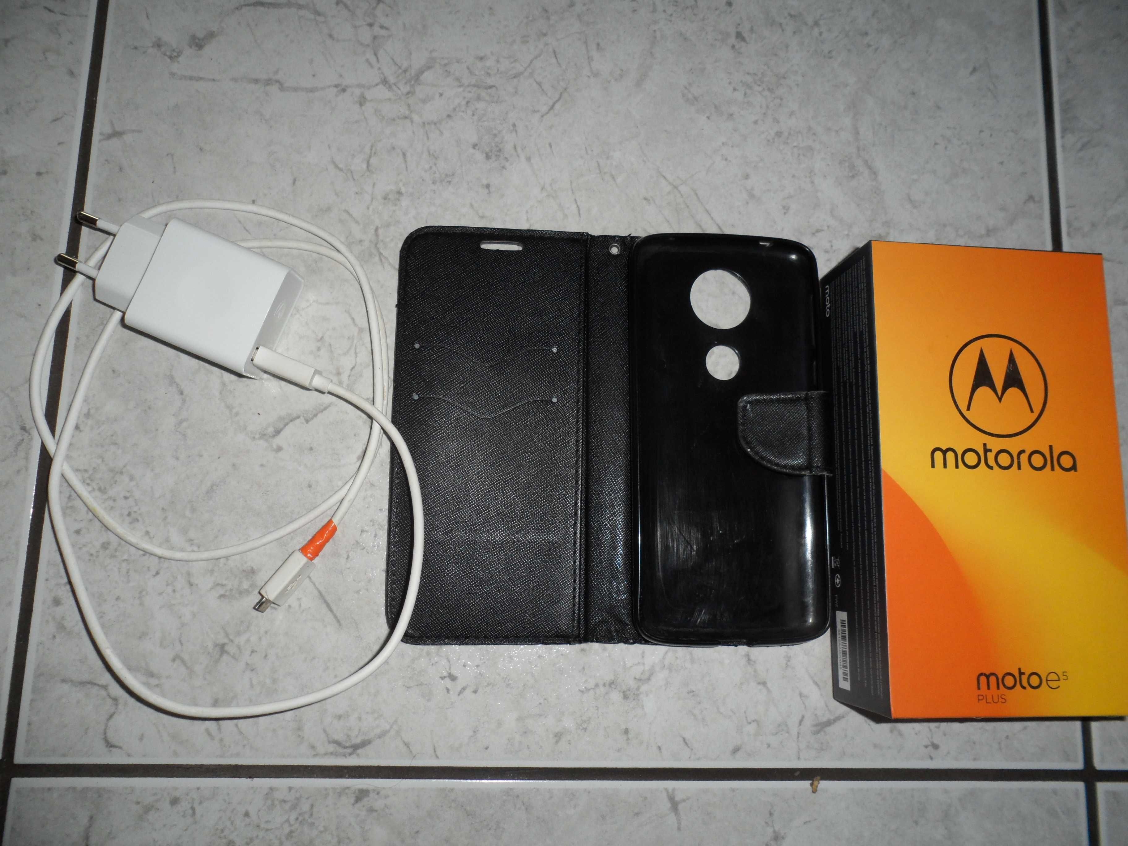 telefon smartfon motorola  MOTO E5 plus 3+32 GB dual fine gold