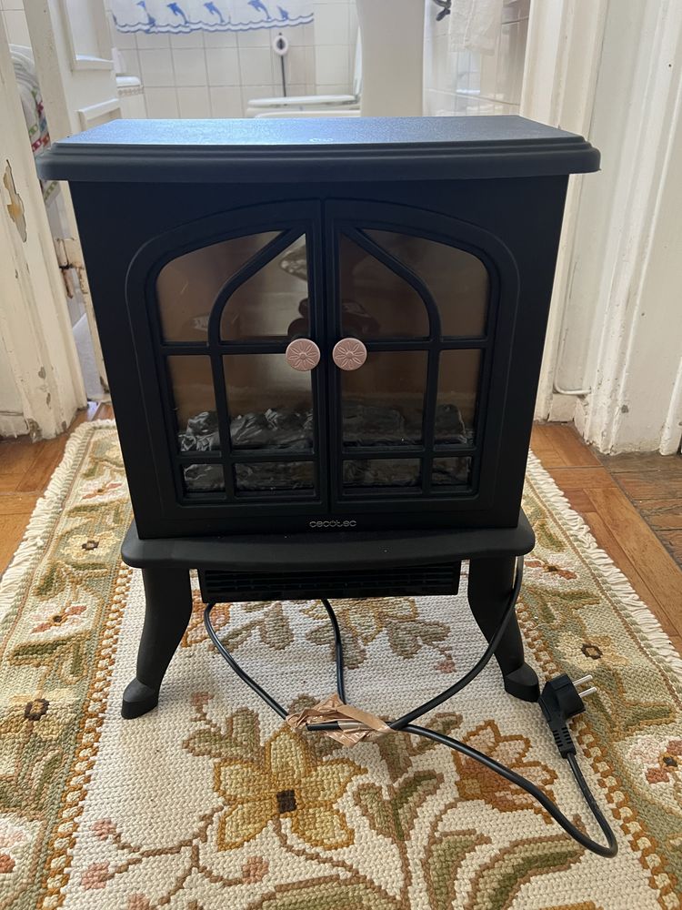Lareira Elétrica NEWTECK Classic Flame (1000 W)