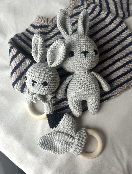 Вязане брязкальце іграшка для новонародженого