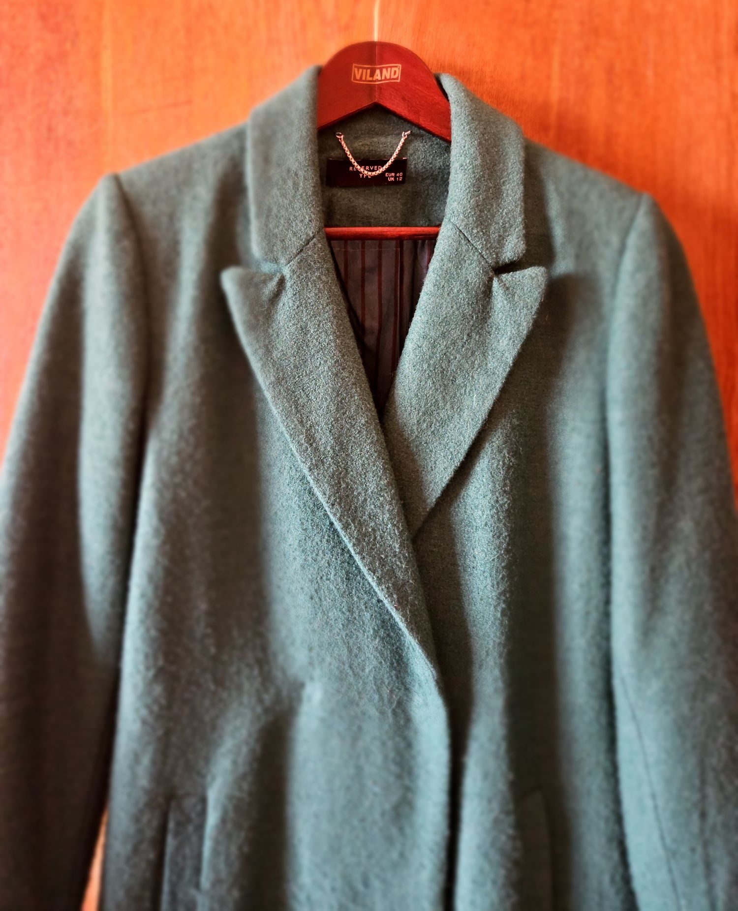 Жіноче пальто зеленого кольору