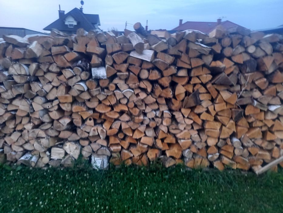 Drewno   kominkowe suche    buk dąb ,brzoza i mieszane