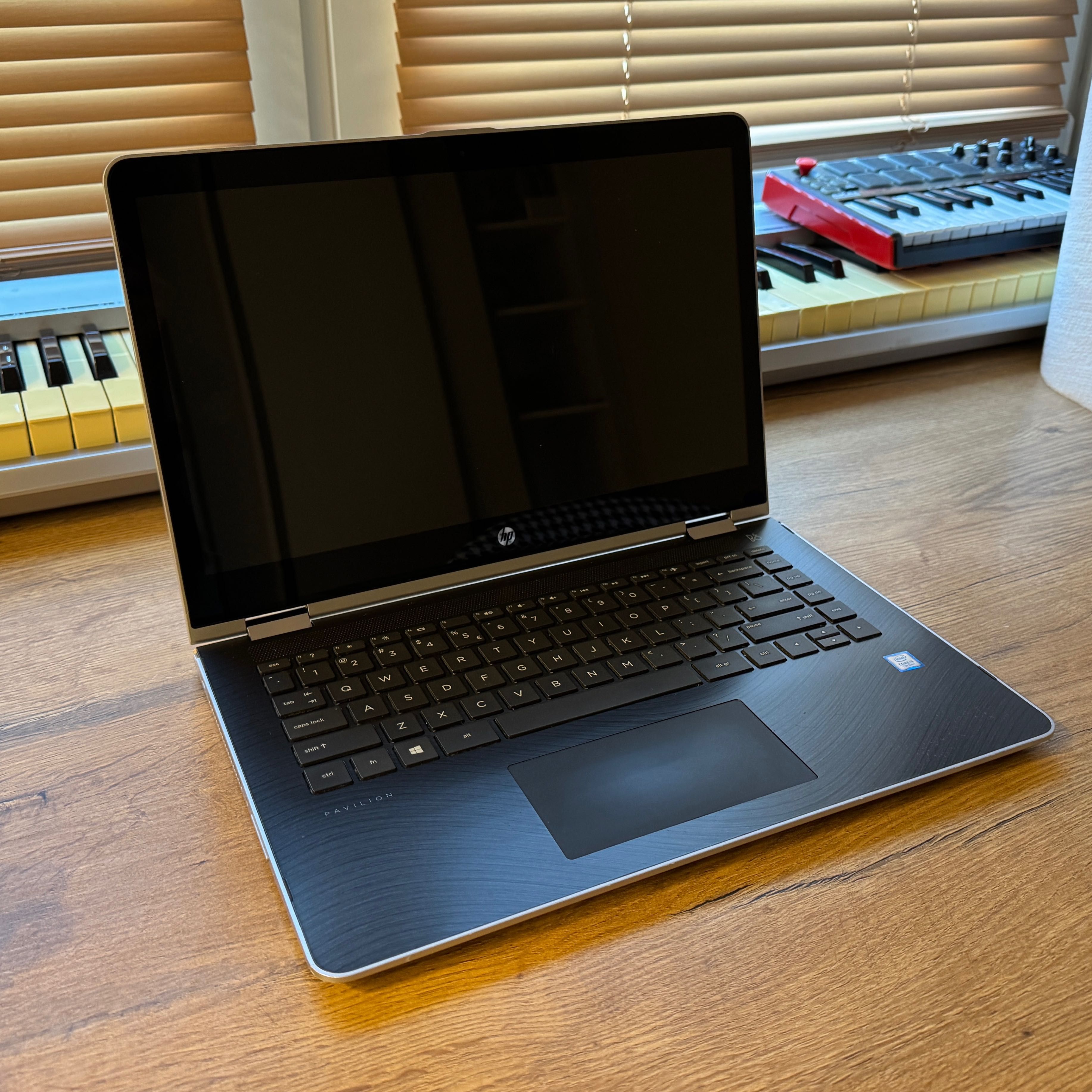 HP Pavilion x360 Convertible i5-7200 CPU, 8 GB RAM, 1 TB