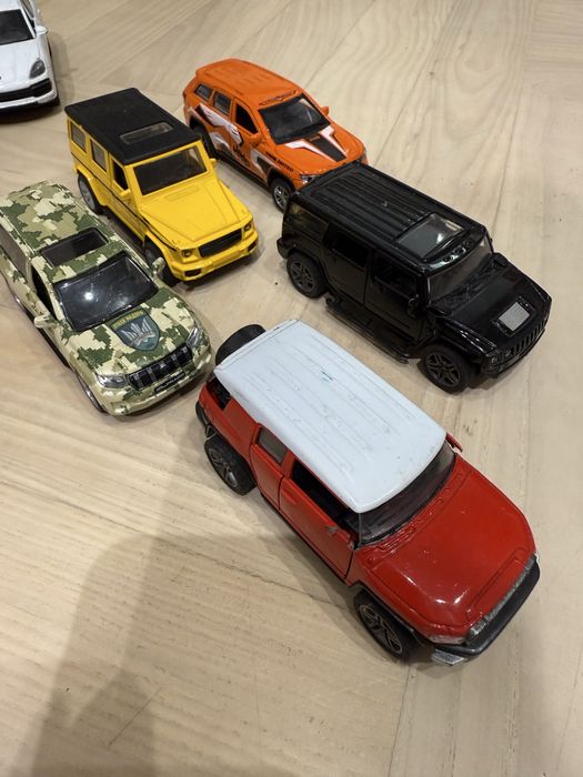 Металеві машинки модельки Porsche Lamborghini Mercedes Mustang Geep