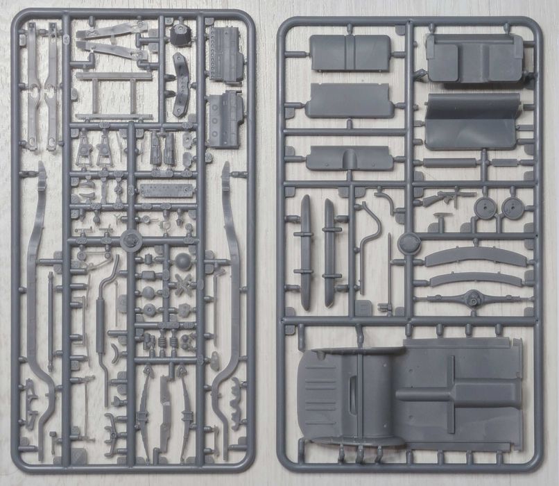 Сборная пластиковая модель автомобиля Packard Clipper (1:35)