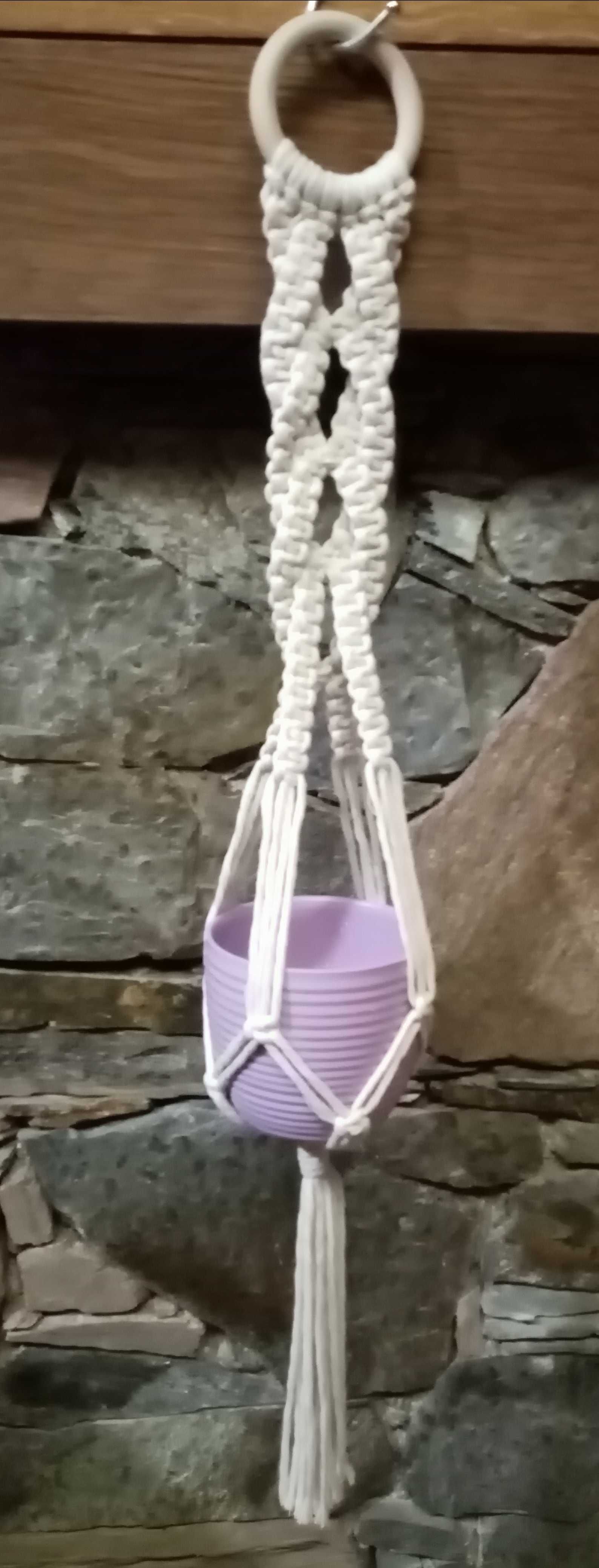 Suporte para vasos em macramé