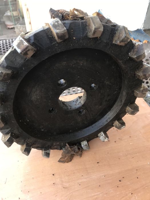 Фреза торцева 315 зі вставними ножами.