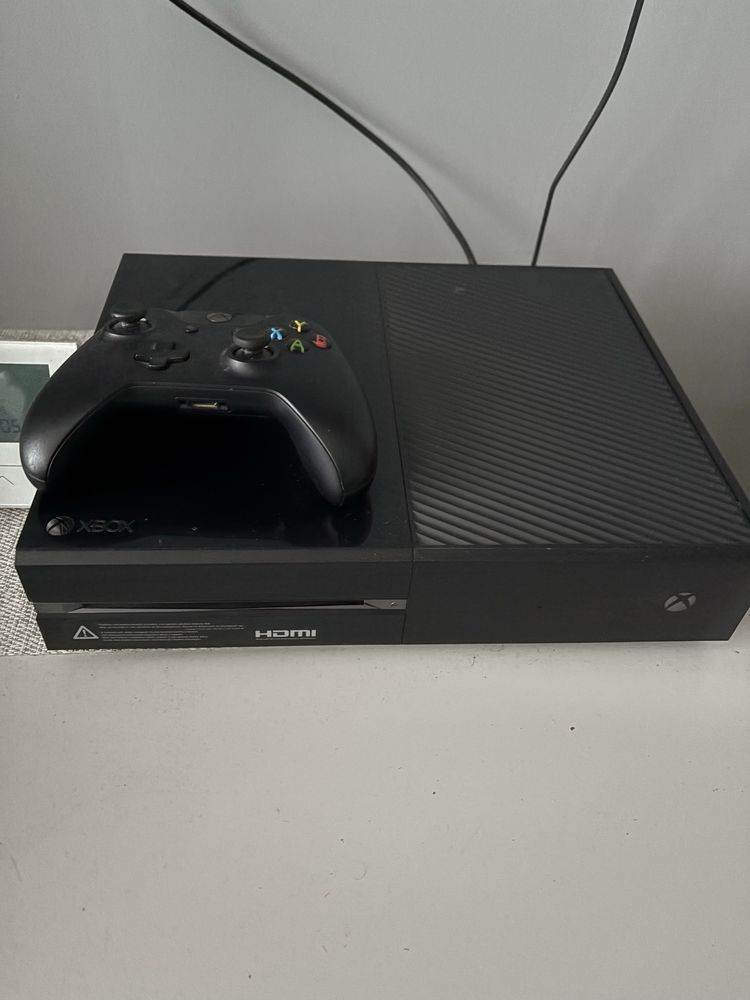 Xbox one + 3 gry