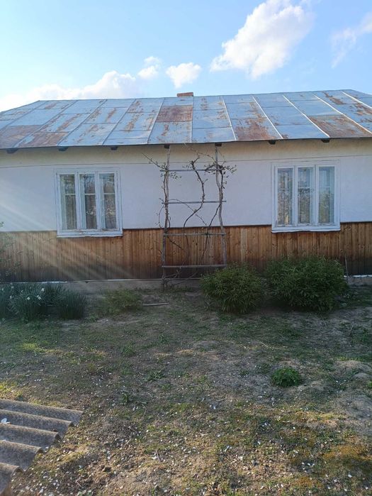 Продається будинок в затишному місці