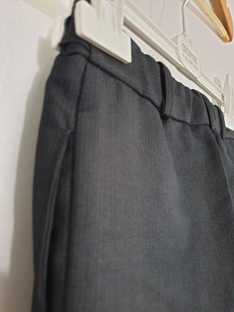 Eleganckie wizytowe spodnie chłopięce 134 cm