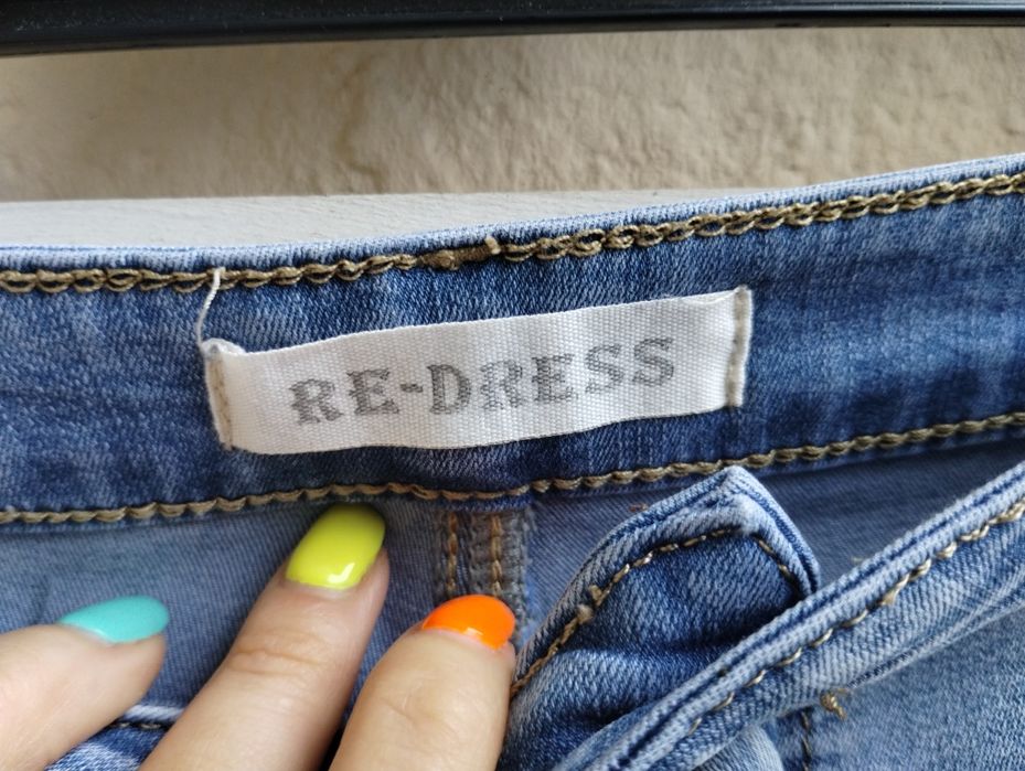 r. L Re-Dress elastyczne jeansy dżinsy klasyczne rurki złote guziki