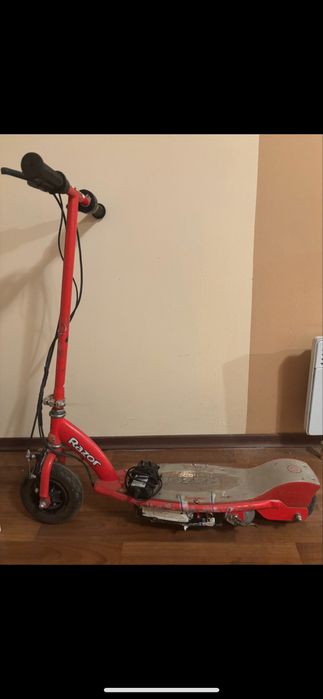 Эл самокат ,не рабочий аккумулятор,можно  поставить и ездить