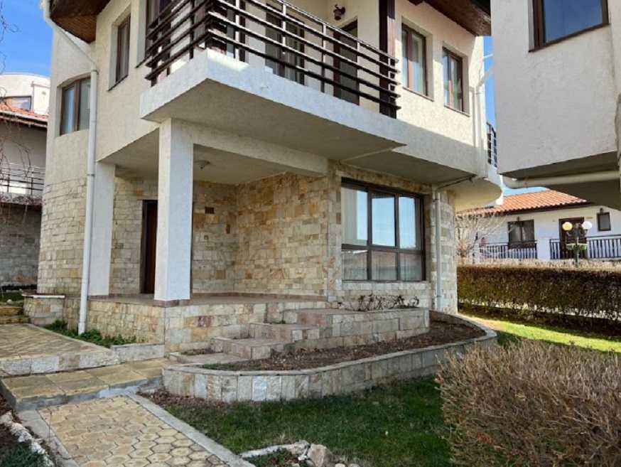 Современный дом в Болгарии на берегу моря.