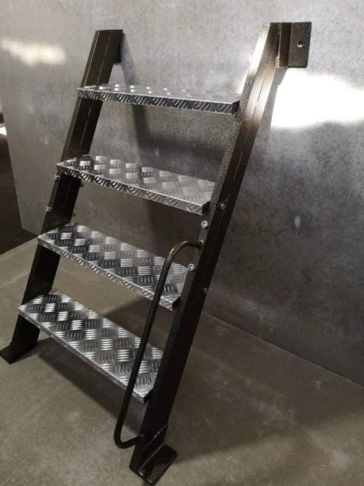 Drabina metalowa do piwnicy, schody