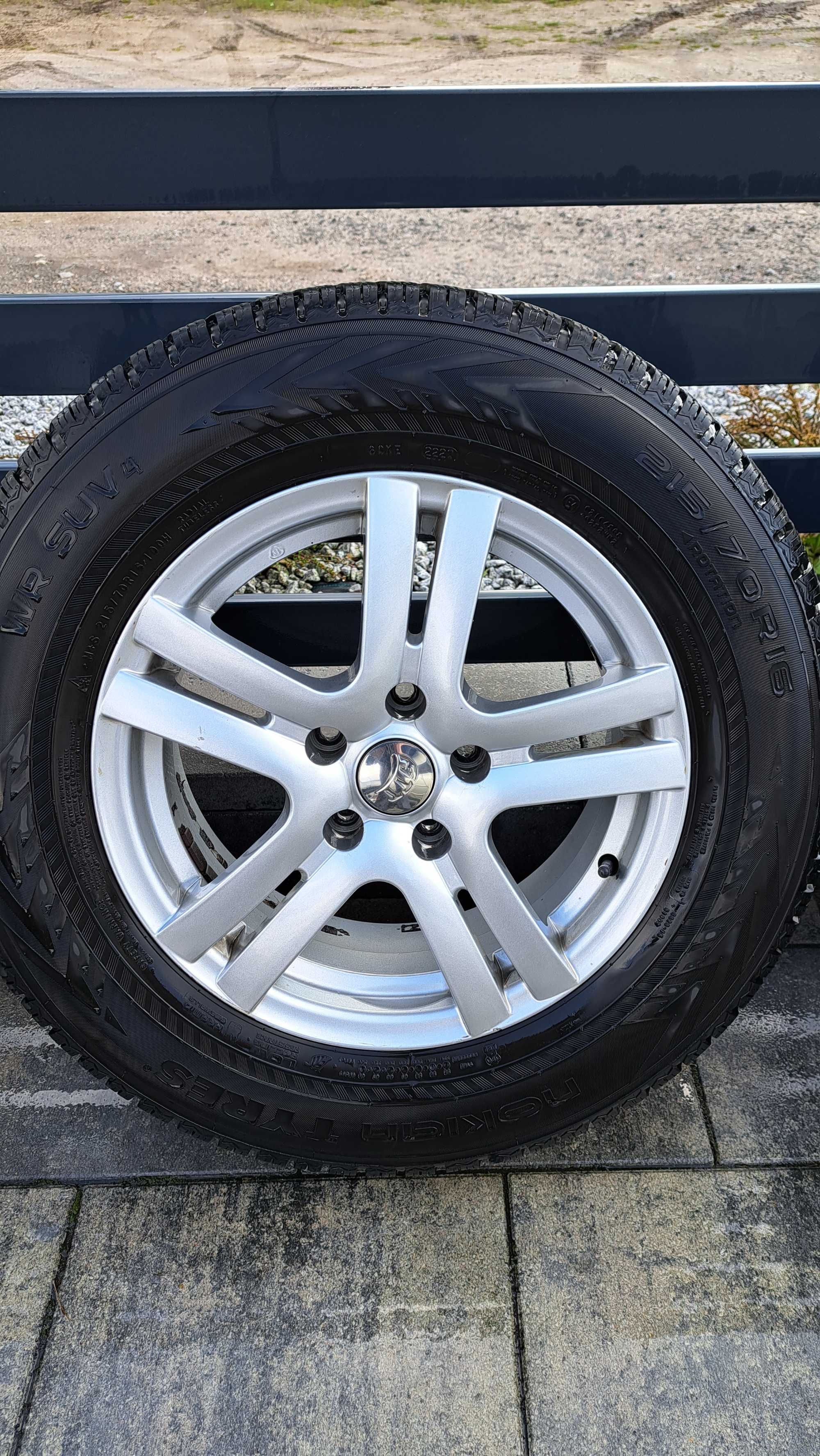 Felgi aluminiowe ATT R16 5x114.3+opony zimowe Nokian Tyres 215/70