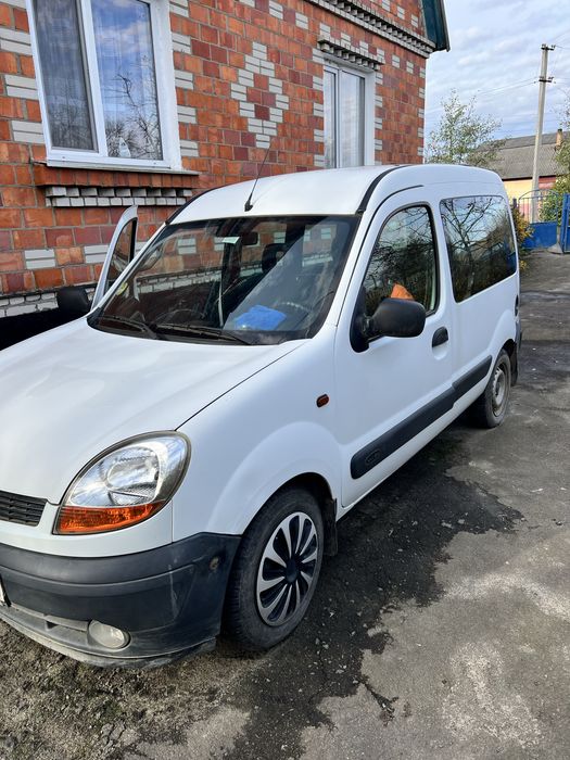 Рено кенго       .