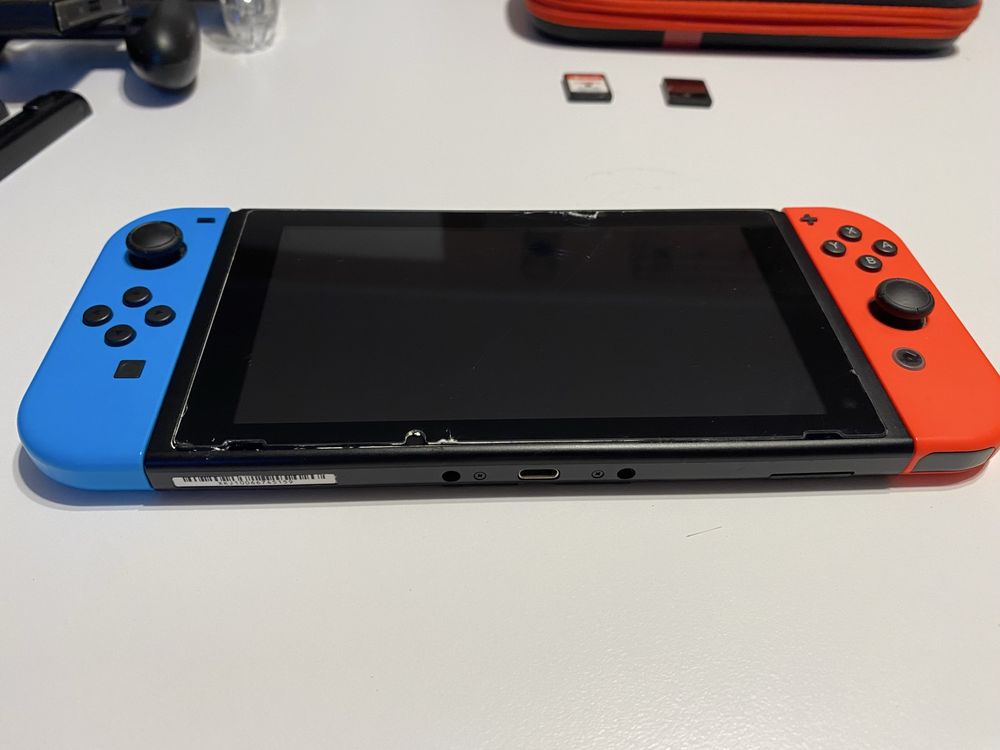 Nintendo Switch + Pro Controller + dużo gier (Cuphead, NFS, Rayman)