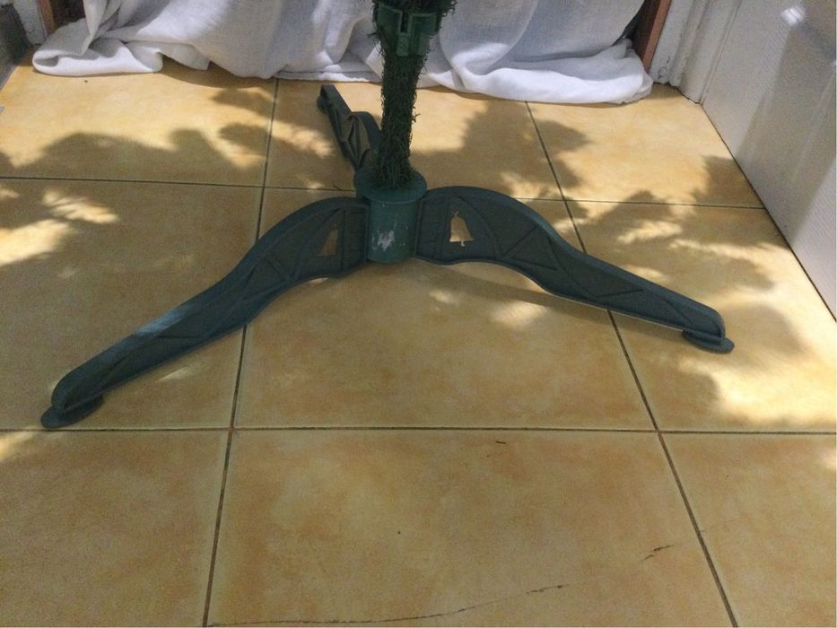 Продам искусственную елку.