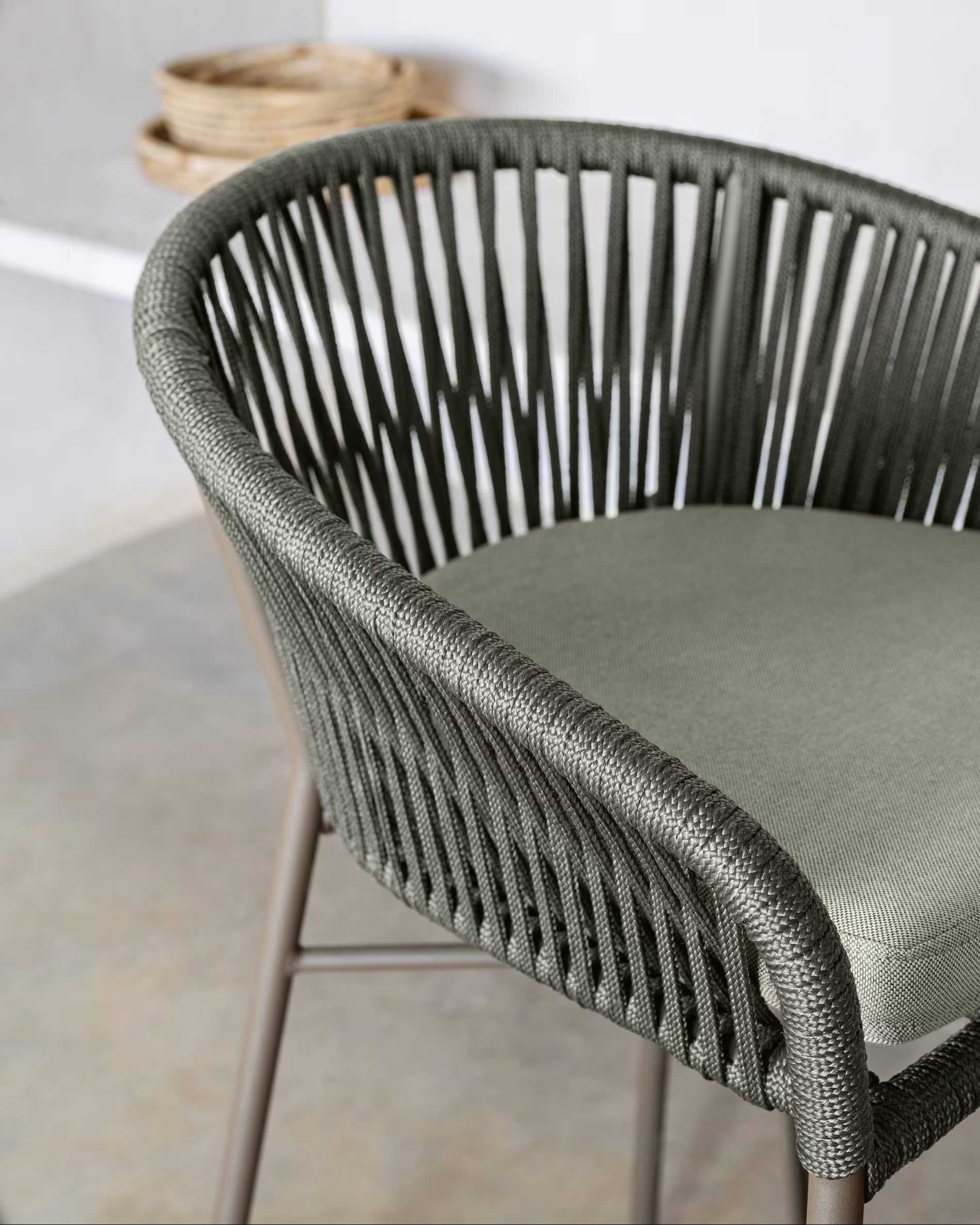 Krzesło, hoker, taboret Yanet Kave Home z liny, wysokość 65 cm zielony