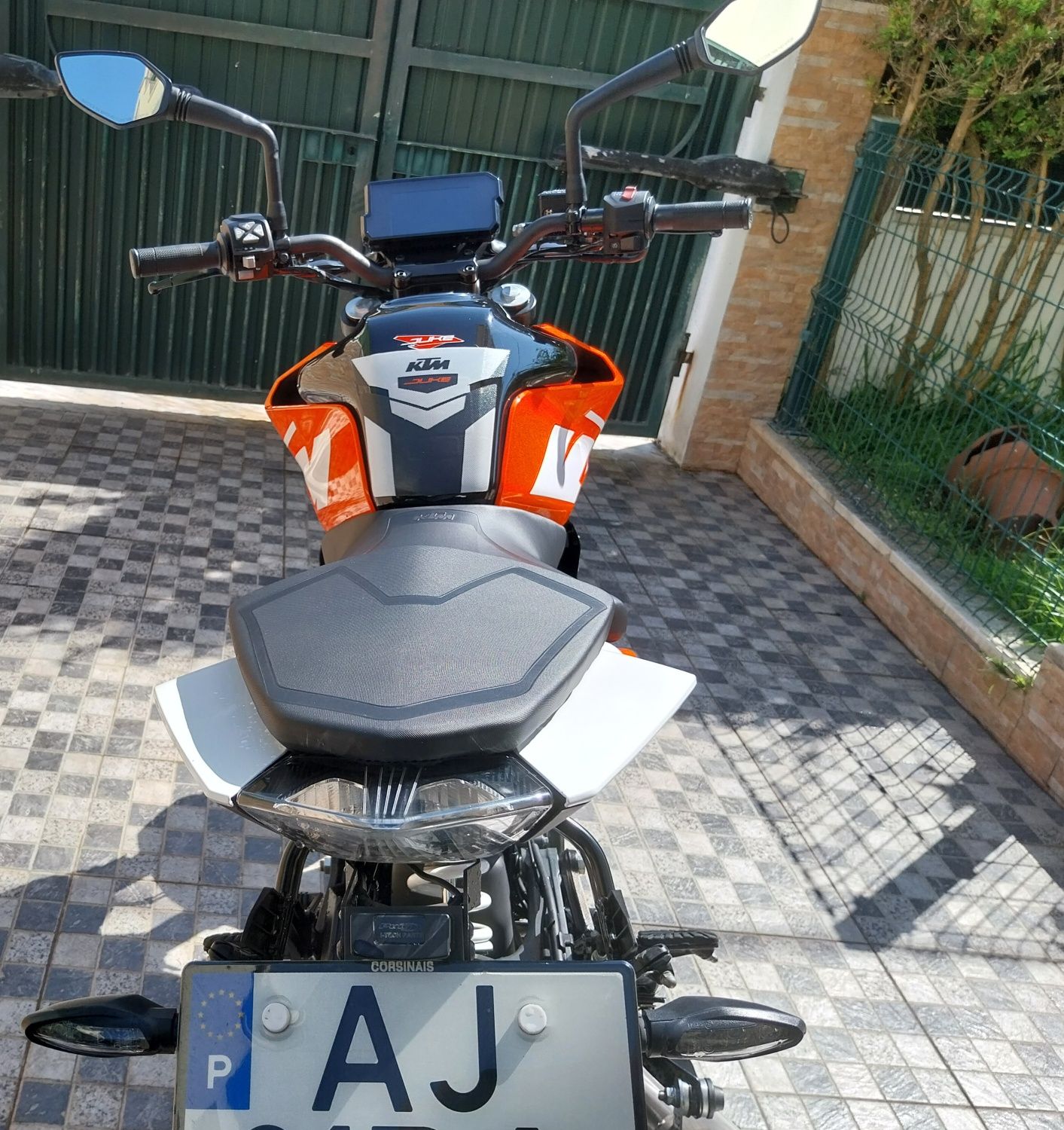 KTM Duke 125 como nova