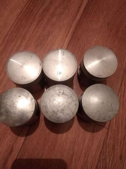 Поршні на мото Иж - Юпітер, та Минск