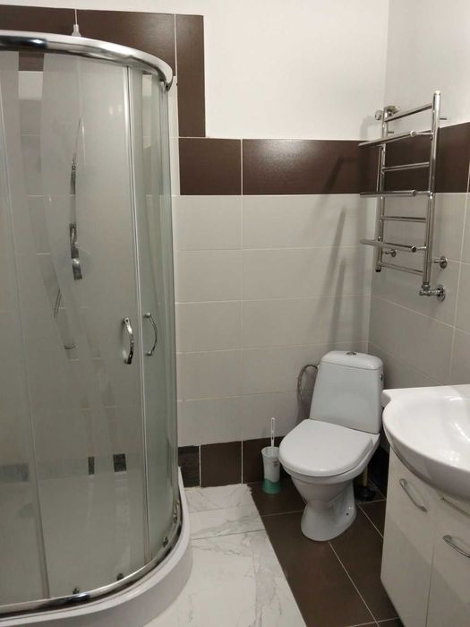 Продається двокімнатна  квартира в елітному районі.