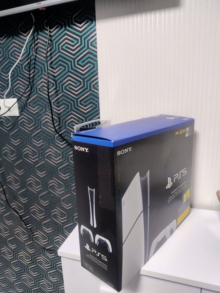 PS 5 digital edition + 2 джойстика с зарядкой
