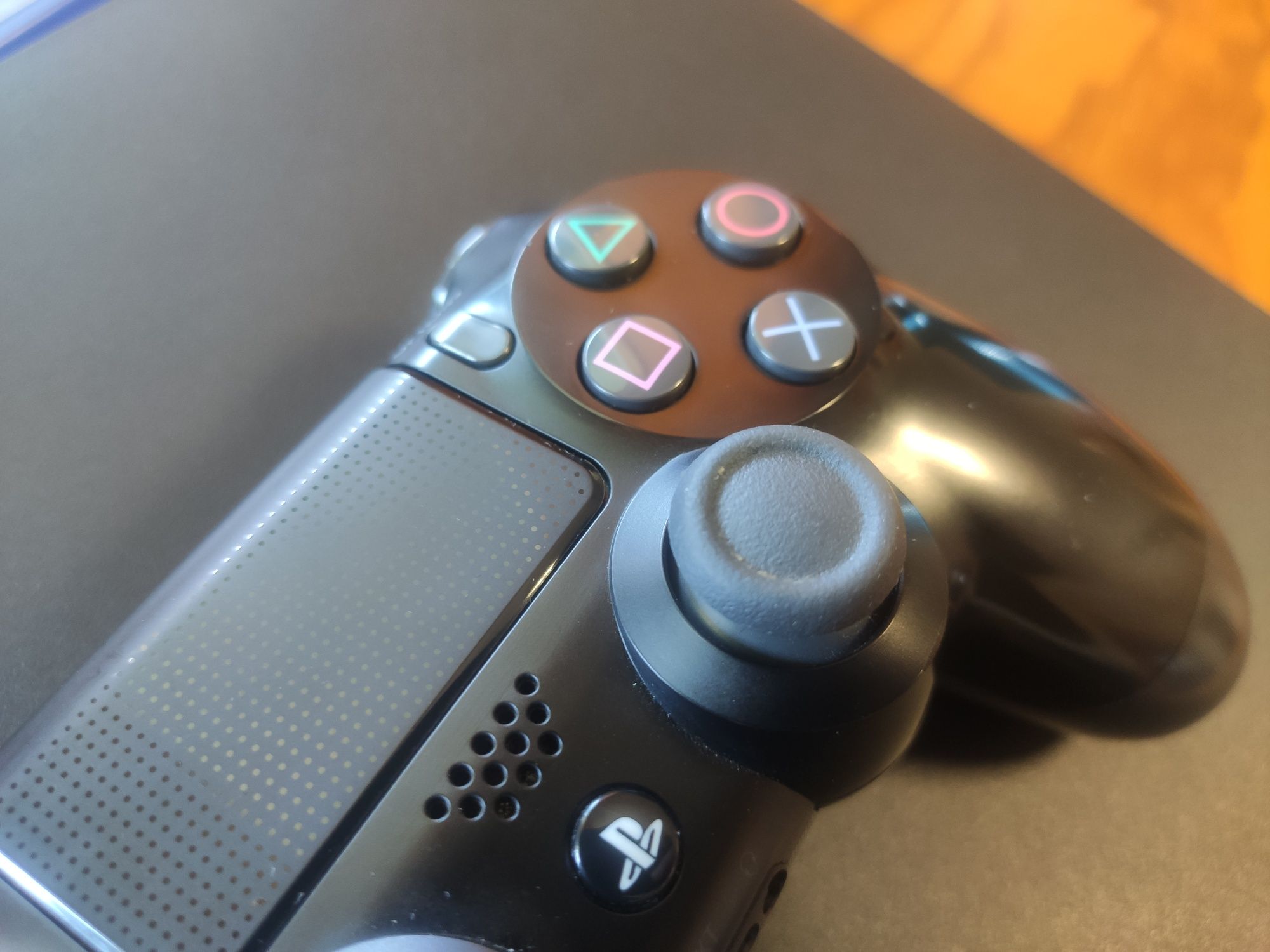 PS4 1tb com 5 jogos como nova