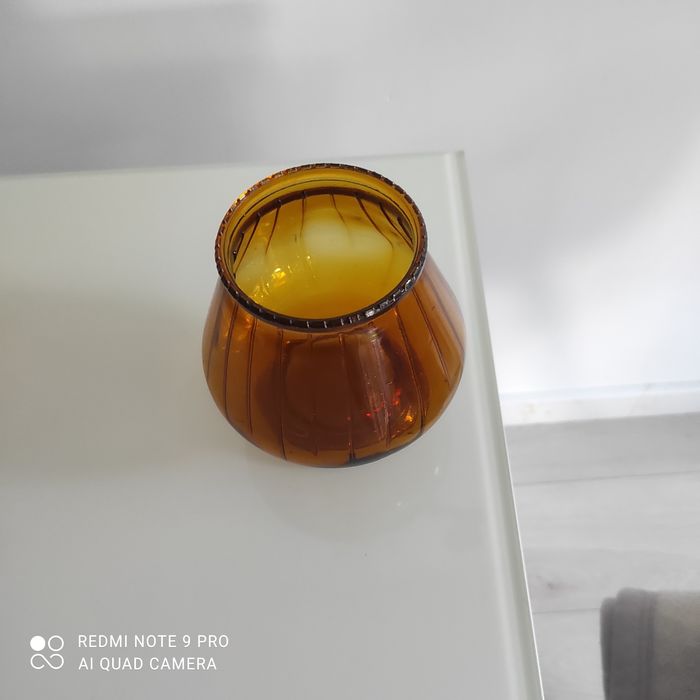 Wazon szklany wazonik miodowo-bursztynowy, szkło PRL